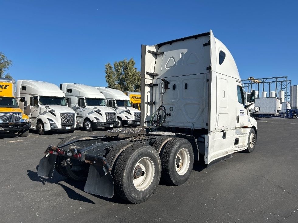 Sleeper Tractor-Heavy Duty Tractors-Freightliner-2022-T12664ST-North Las Vegas-NV-514,239\n\t\tmiles-$ 71,250 - Image 7