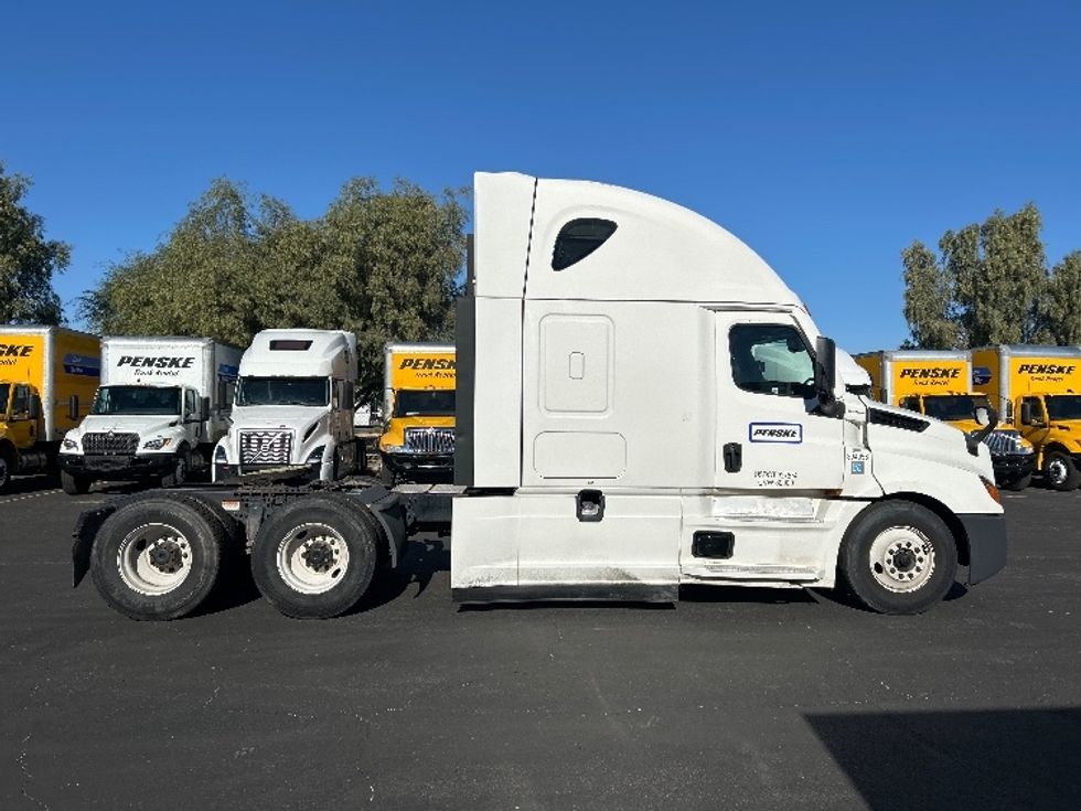 Sleeper Tractor-Heavy Duty Tractors-Freightliner-2022-T12664ST-North Las Vegas-NV-514,239\n\t\tmiles-$ 71,250 - Image 8