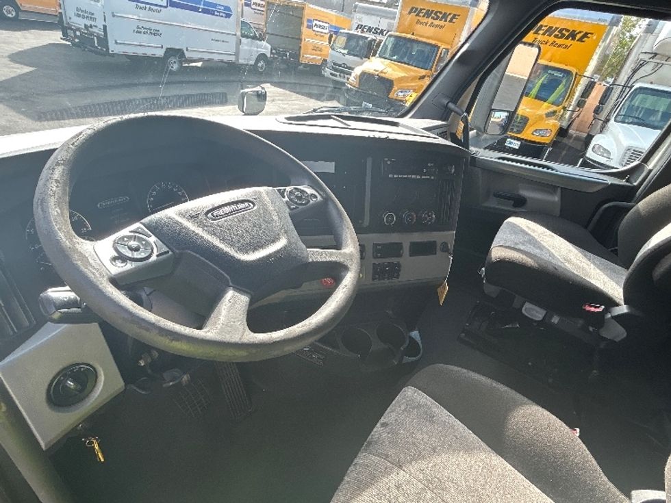 Sleeper Tractor-Heavy Duty Tractors-Freightliner-2022-T12664ST-North Las Vegas-NV-577,423\n\t\tmiles-$ 70,500 - Image 10