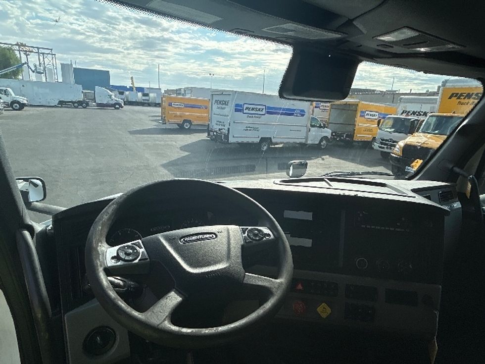 Sleeper Tractor-Heavy Duty Tractors-Freightliner-2022-T12664ST-North Las Vegas-NV-577,423\n\t\tmiles-$ 70,500 - Image 11