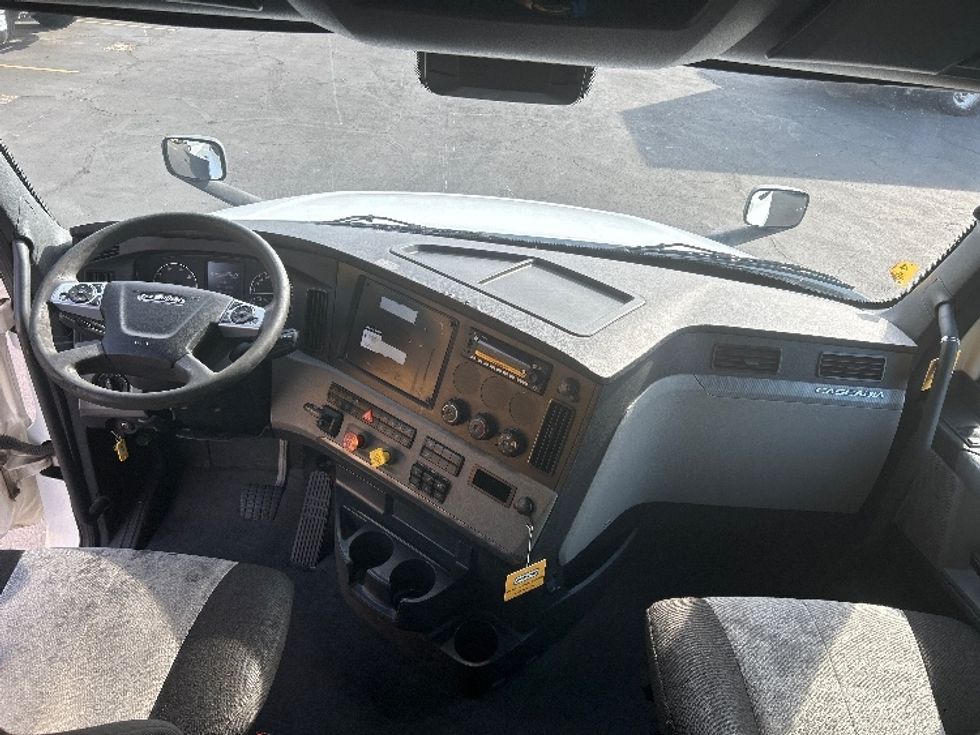 Sleeper Tractor-Heavy Duty Tractors-Freightliner-2022-T12664ST-North Las Vegas-NV-577,423\n\t\tmiles-$ 70,500 - Image 12