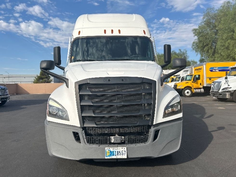Sleeper Tractor-Heavy Duty Tractors-Freightliner-2022-T12664ST-North Las Vegas-NV-577,423\n\t\tmiles-$ 70,500 - Image 2