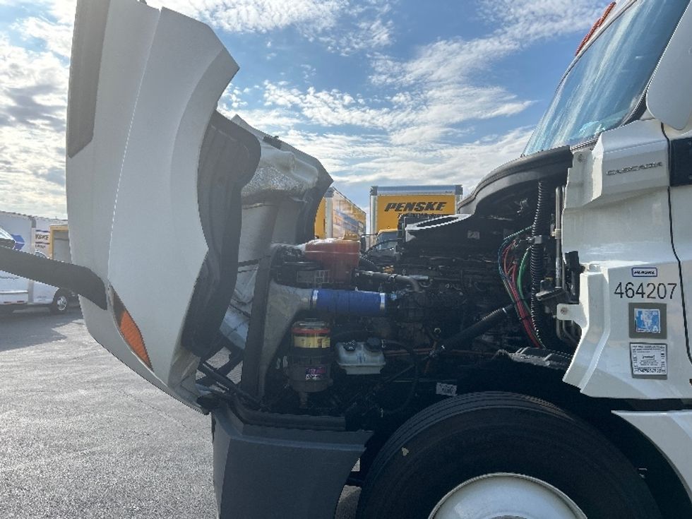 Sleeper Tractor-Heavy Duty Tractors-Freightliner-2022-T12664ST-North Las Vegas-NV-577,423\n\t\tmiles-$ 70,500 - Image 21