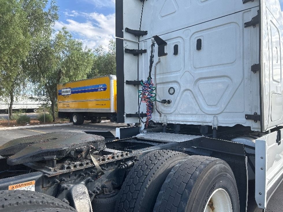 Sleeper Tractor-Heavy Duty Tractors-Freightliner-2022-T12664ST-North Las Vegas-NV-577,423\n\t\tmiles-$ 70,500 - Image 22
