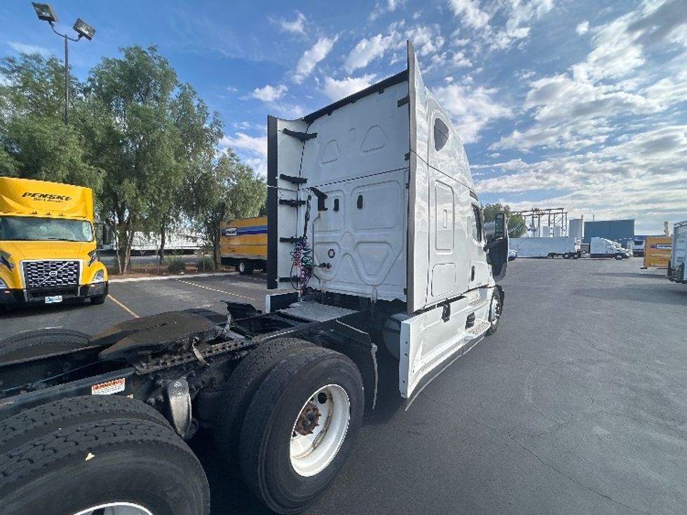 Sleeper Tractor-Heavy Duty Tractors-Freightliner-2022-T12664ST-North Las Vegas-NV-577,423\n\t\tmiles-$ 70,500 - Image 23