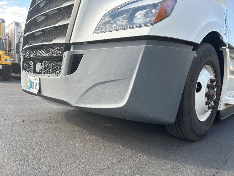 Sleeper Tractor-Heavy Duty Tractors-Freightliner-2022-T12664ST-North Las Vegas-NV-577,423\n\t\tmiles-$ 70,500 - Image 25