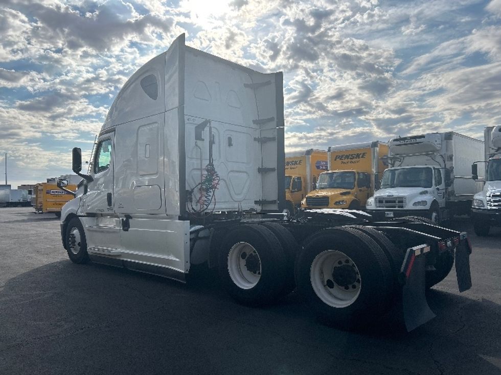 Sleeper Tractor-Heavy Duty Tractors-Freightliner-2022-T12664ST-North Las Vegas-NV-577,423\n\t\tmiles-$ 70,500 - Image 5
