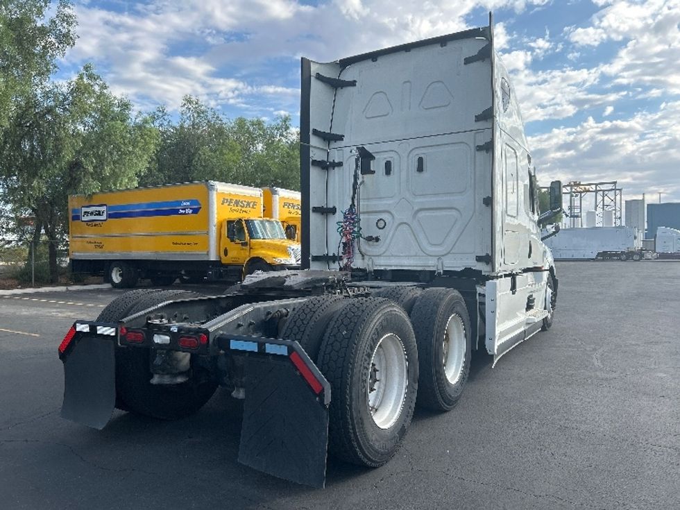 Sleeper Tractor-Heavy Duty Tractors-Freightliner-2022-T12664ST-North Las Vegas-NV-577,423\n\t\tmiles-$ 70,500 - Image 7