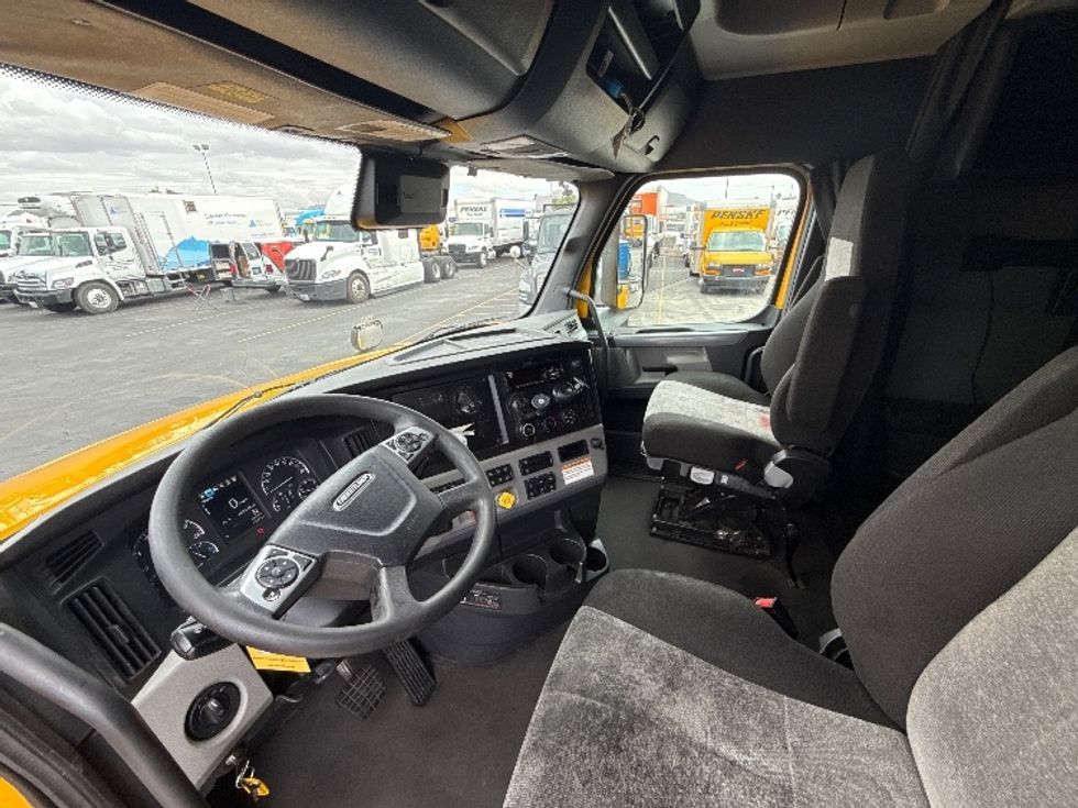 Sleeper Tractor-Heavy Duty Tractors-Freightliner-2022-T12664ST-North Las Vegas-NV-600,413\n\t\tmiles-$ 60,750 - Image 10