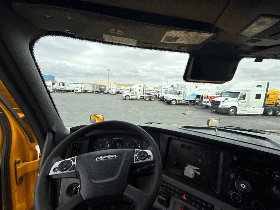Sleeper Tractor-Heavy Duty Tractors-Freightliner-2022-T12664ST-North Las Vegas-NV-600,413\n\t\tmiles-$ 60,750 - Image 11