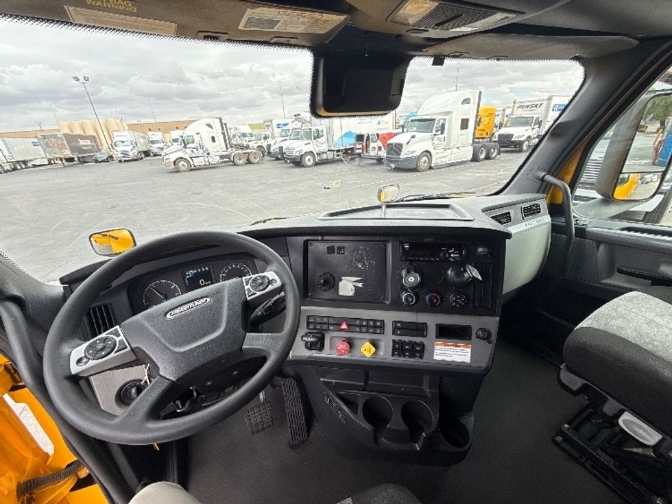 Sleeper Tractor-Heavy Duty Tractors-Freightliner-2022-T12664ST-North Las Vegas-NV-600,413\n\t\tmiles-$ 60,750 - Image 12