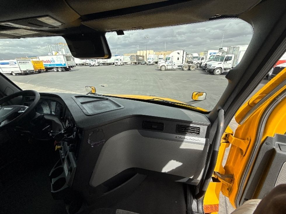 Sleeper Tractor-Heavy Duty Tractors-Freightliner-2022-T12664ST-North Las Vegas-NV-600,413\n\t\tmiles-$ 60,750 - Image 14