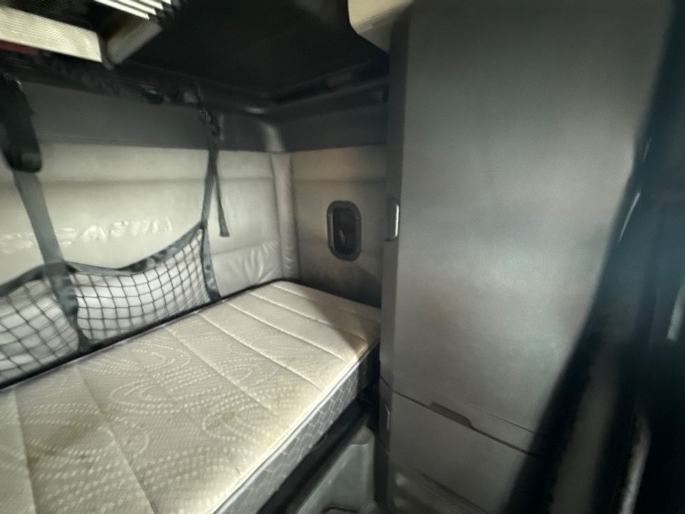 Sleeper Tractor-Heavy Duty Tractors-Freightliner-2022-T12664ST-North Las Vegas-NV-600,413\n\t\tmiles-$ 60,750 - Image 17