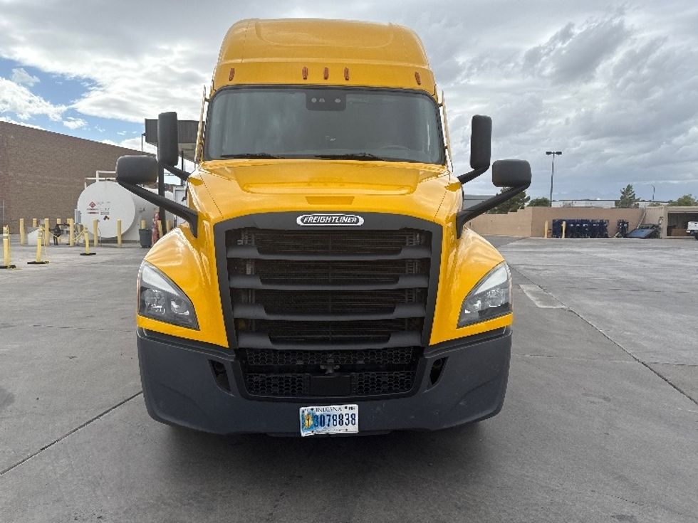 Sleeper Tractor-Heavy Duty Tractors-Freightliner-2022-T12664ST-North Las Vegas-NV-600,413\n\t\tmiles-$ 60,750 - Image 2
