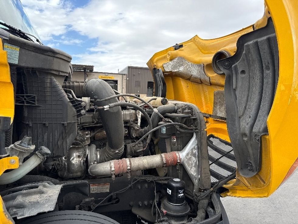 Sleeper Tractor-Heavy Duty Tractors-Freightliner-2022-T12664ST-North Las Vegas-NV-600,413\n\t\tmiles-$ 60,750 - Image 20