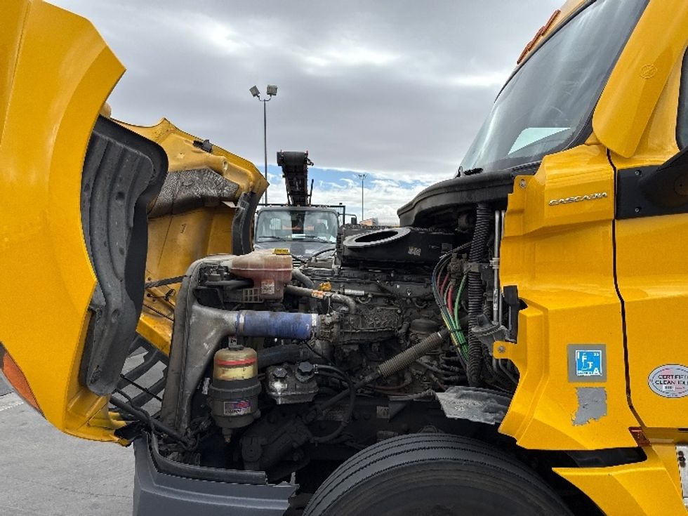 Sleeper Tractor-Heavy Duty Tractors-Freightliner-2022-T12664ST-North Las Vegas-NV-600,413\n\t\tmiles-$ 60,750 - Image 21