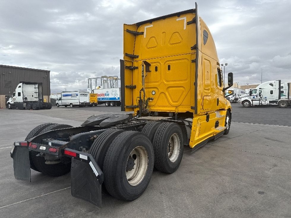 Sleeper Tractor-Heavy Duty Tractors-Freightliner-2022-T12664ST-North Las Vegas-NV-600,413\n\t\tmiles-$ 60,750 - Image 7