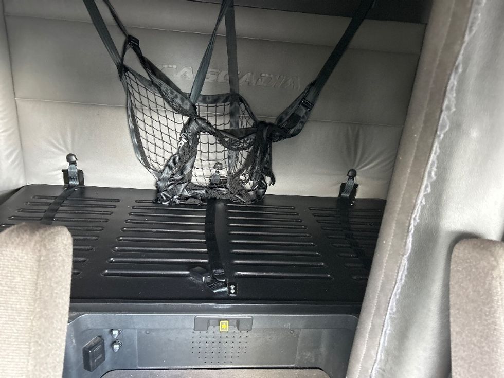 Sleeper Tractor-Heavy Duty Tractors-Freightliner-2022-T12664ST-Ocala-FL-302,214\n\t\tmiles-$ 84,000 - Image 15