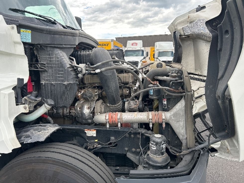 Sleeper Tractor-Heavy Duty Tractors-Freightliner-2022-T12664ST-Ocala-FL-302,214\n\t\tmiles-$ 84,000 - Image 19