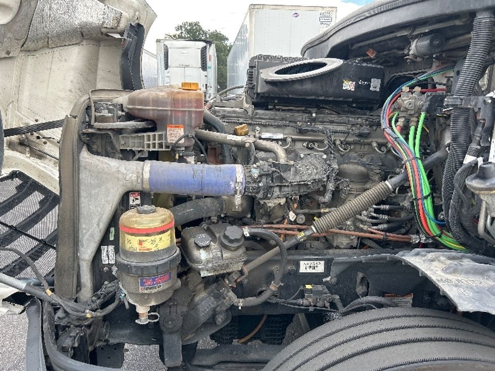 Sleeper Tractor-Heavy Duty Tractors-Freightliner-2022-T12664ST-Ocala-FL-302,214\n\t\tmiles-$ 84,000 - Image 20