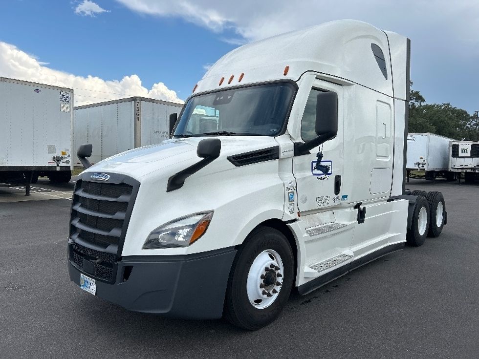 Sleeper Tractor-Heavy Duty Tractors-Freightliner-2022-T12664ST-Ocala-FL-302,214\n\t\tmiles-$ 84,000 - Image 3