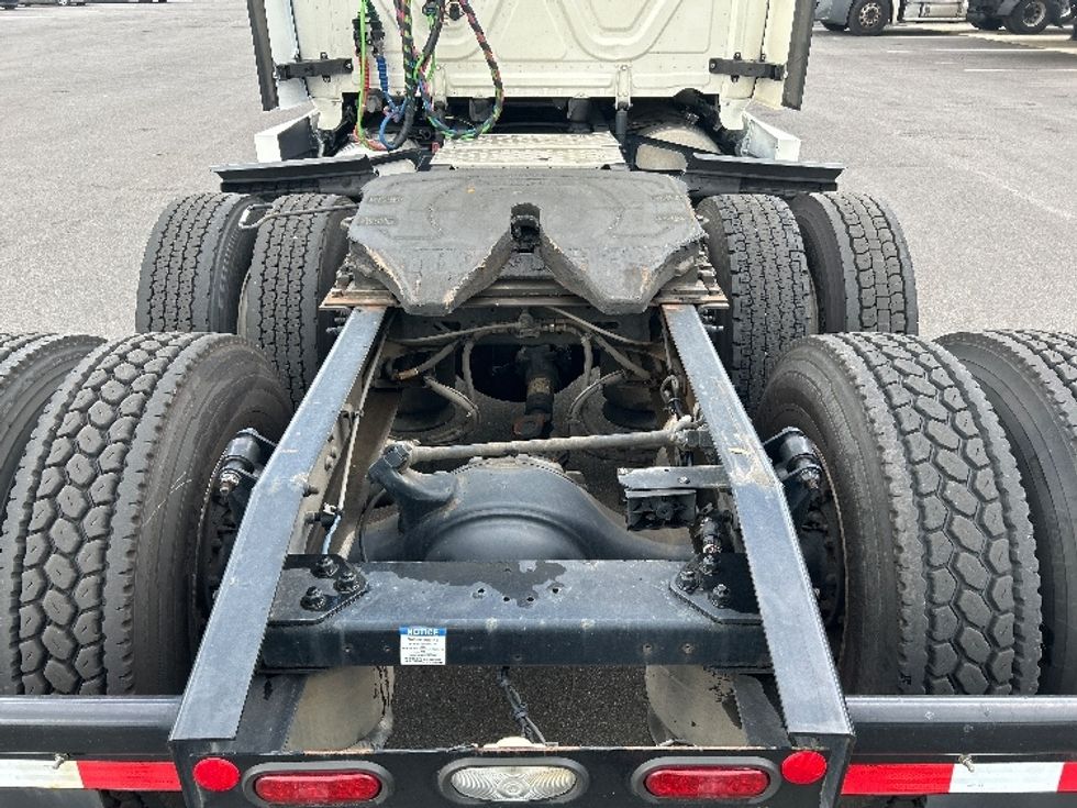 Sleeper Tractor-Heavy Duty Tractors-Freightliner-2022-T12664ST-Ocala-FL-302,214\n\t\tmiles-$ 84,000 - Image 6