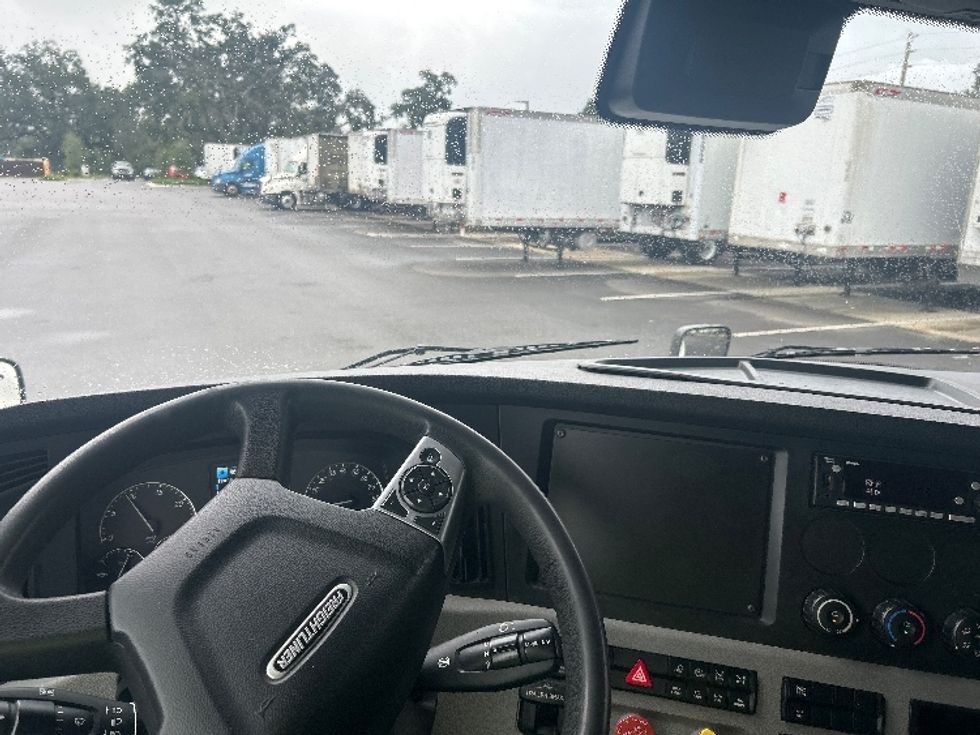 Sleeper Tractor-Heavy Duty Tractors-Freightliner-2022-T12664ST-Ocala-FL-363,019\n\t\tmiles-$ 83,750 - Image 11