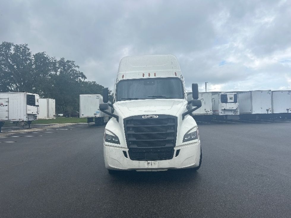 Sleeper Tractor-Heavy Duty Tractors-Freightliner-2022-T12664ST-Ocala-FL-363,019\n\t\tmiles-$ 83,750 - Image 2