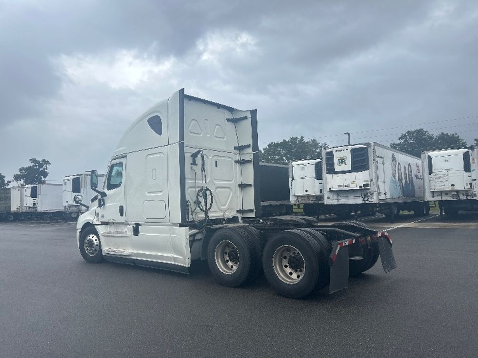 Sleeper Tractor-Heavy Duty Tractors-Freightliner-2022-T12664ST-Ocala-FL-363,019\n\t\tmiles-$ 83,750 - Image 5