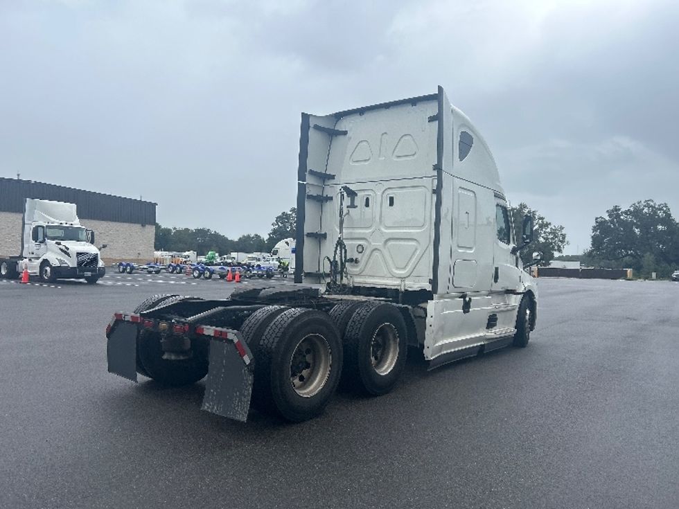 Sleeper Tractor-Heavy Duty Tractors-Freightliner-2022-T12664ST-Ocala-FL-363,019\n\t\tmiles-$ 83,750 - Image 7