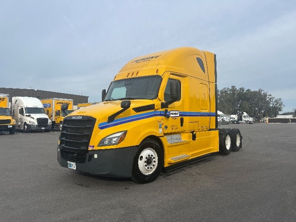 Sleeper Tractor-Heavy Duty Tractors-Freightliner-2022-T12664ST-Ocala-FL-400,809\n\t\tmiles-$ 72,000 - Image 3