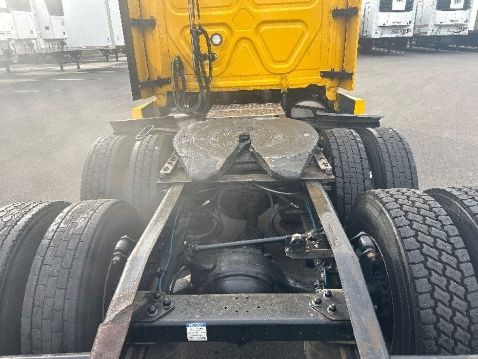 Sleeper Tractor-Heavy Duty Tractors-Freightliner-2022-T12664ST-Ocala-FL-400,809\n\t\tmiles-$ 72,000 - Image 6