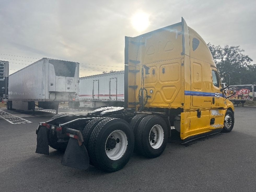 Sleeper Tractor-Heavy Duty Tractors-Freightliner-2022-T12664ST-Ocala-FL-400,809\n\t\tmiles-$ 72,000 - Image 7