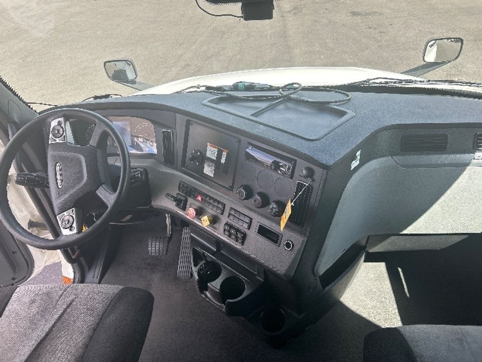 Sleeper Tractor-Heavy Duty Tractors-Freightliner-2022-T12664ST-Ocala-FL-405,527\n\t\tmiles-$ 79,000 - Image 12