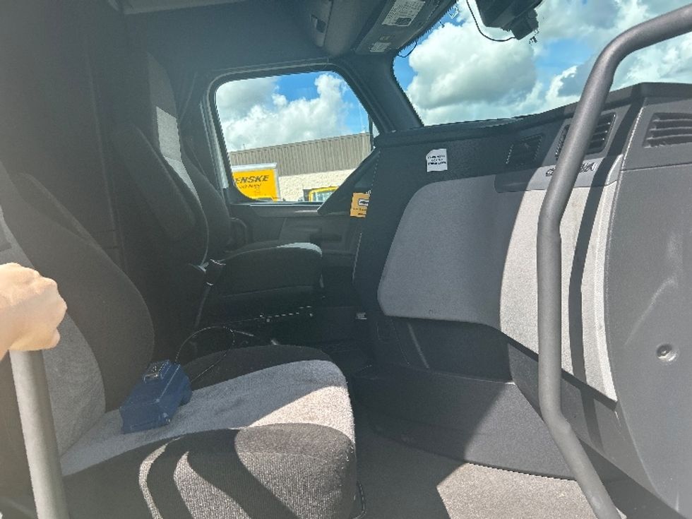 Sleeper Tractor-Heavy Duty Tractors-Freightliner-2022-T12664ST-Ocala-FL-405,527\n\t\tmiles-$ 79,000 - Image 15