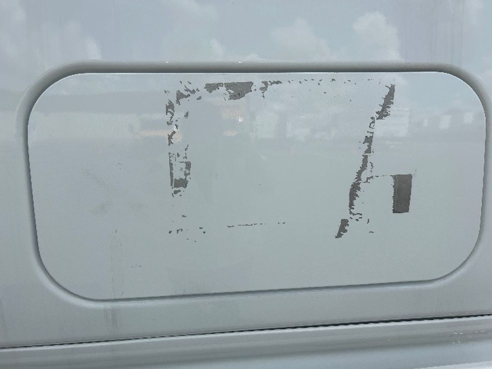 Sleeper Tractor-Heavy Duty Tractors-Freightliner-2022-T12664ST-Ocala-FL-405,527\n\t\tmiles-$ 79,000 - Image 24