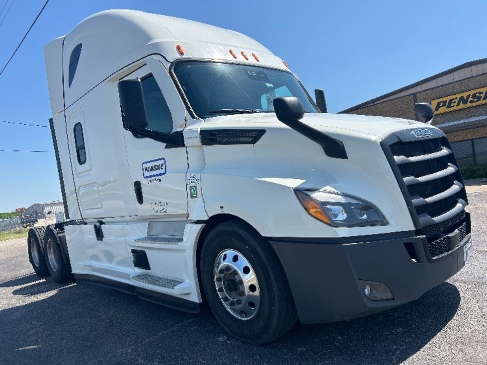 Sleeper Tractor-Heavy Duty Tractors-Freightliner-2022-T12664ST-Ocala-FL-477,945\n\t\tmiles-$ 69,250 - Image 1