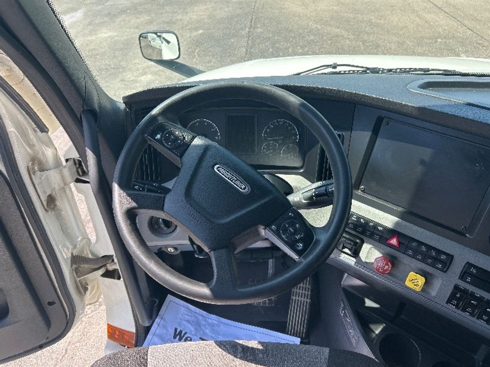 Sleeper Tractor-Heavy Duty Tractors-Freightliner-2022-T12664ST-Ocala-FL-477,945\n\t\tmiles-$ 69,250 - Image 11