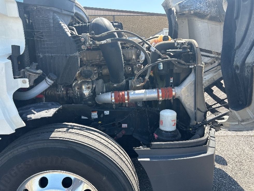 Sleeper Tractor-Heavy Duty Tractors-Freightliner-2022-T12664ST-Ocala-FL-477,945\n\t\tmiles-$ 69,250 - Image 20