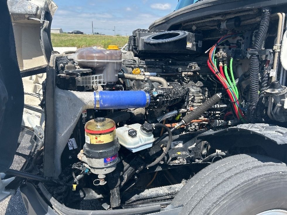 Sleeper Tractor-Heavy Duty Tractors-Freightliner-2022-T12664ST-Ocala-FL-477,945\n\t\tmiles-$ 69,250 - Image 21