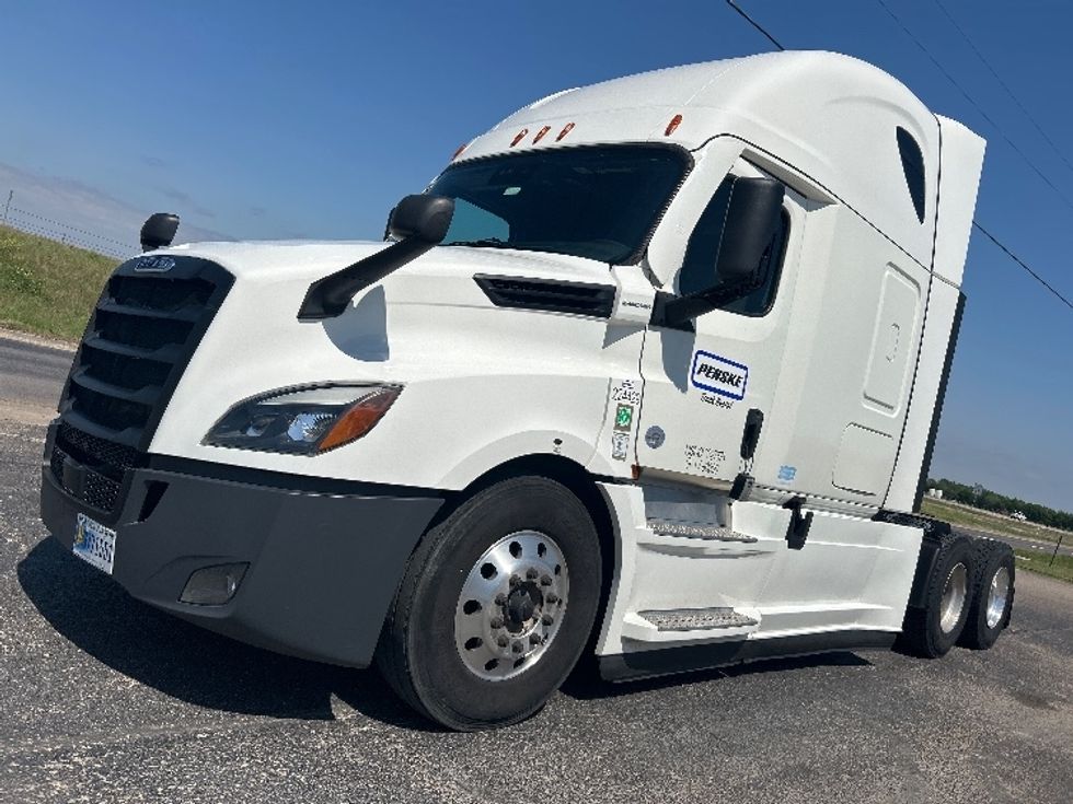 Sleeper Tractor-Heavy Duty Tractors-Freightliner-2022-T12664ST-Ocala-FL-477,945\n\t\tmiles-$ 69,250 - Image 3