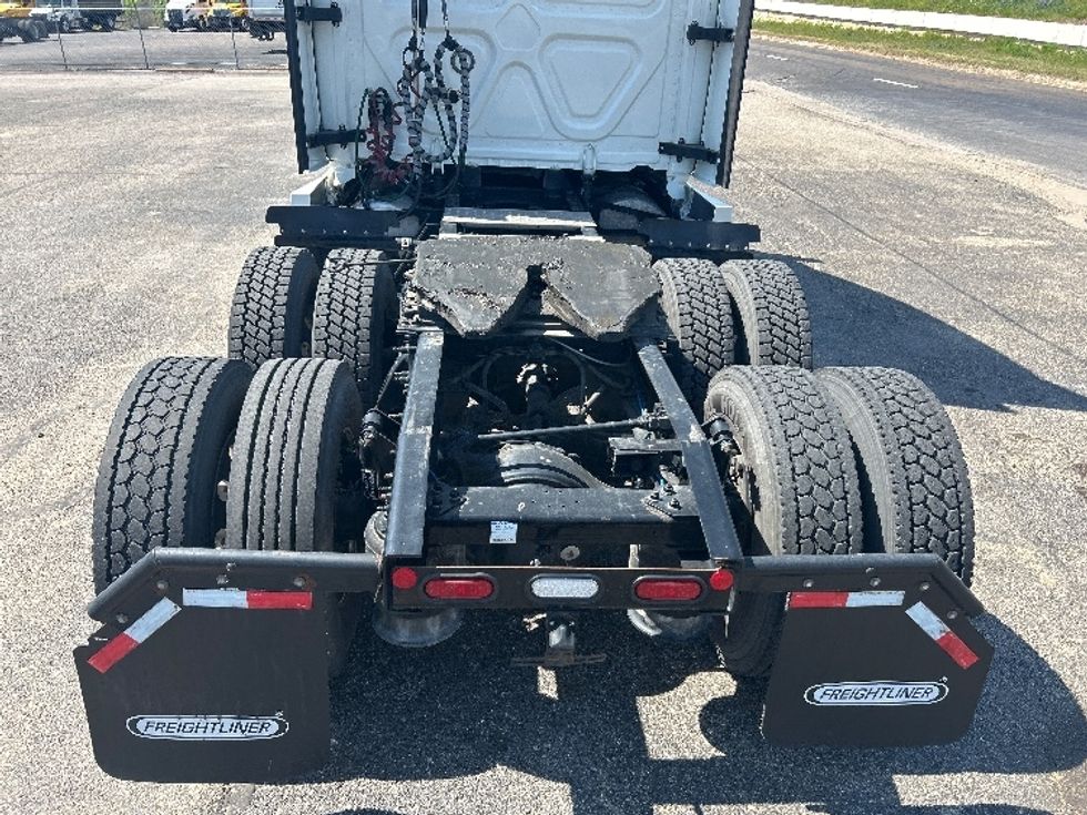 Sleeper Tractor-Heavy Duty Tractors-Freightliner-2022-T12664ST-Ocala-FL-477,945\n\t\tmiles-$ 69,250 - Image 6