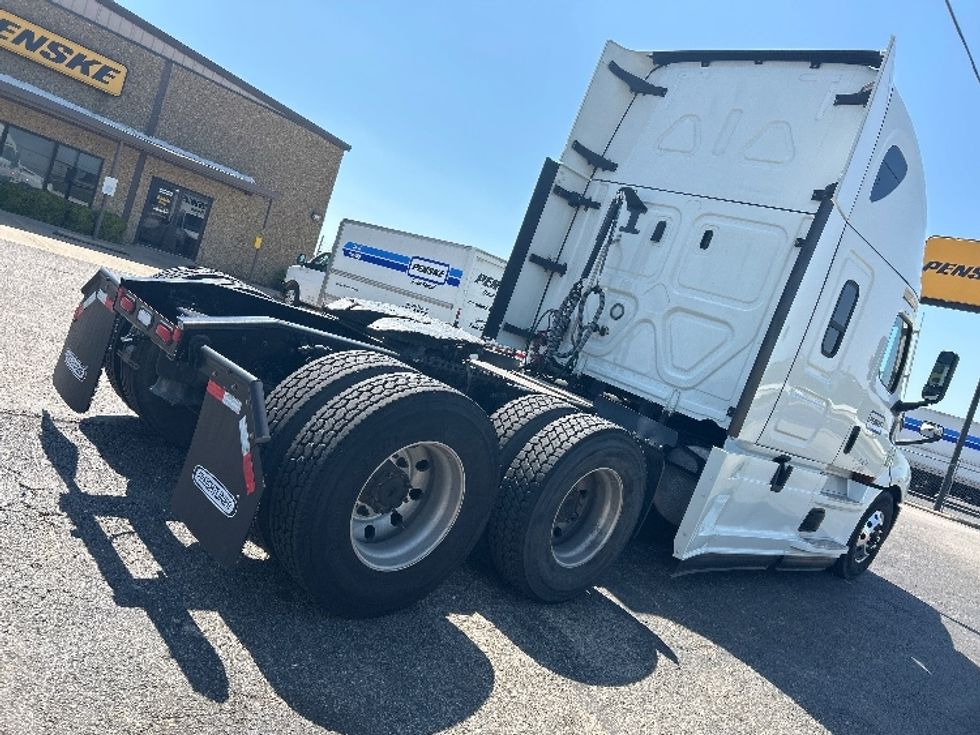 Sleeper Tractor-Heavy Duty Tractors-Freightliner-2022-T12664ST-Ocala-FL-477,945\n\t\tmiles-$ 69,250 - Image 7