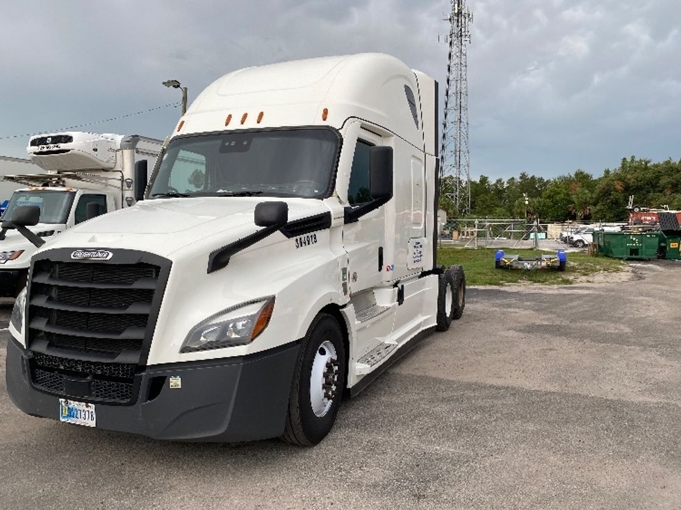 2022 Freightliner Cascadia 126" Sleeper Cab photo 3