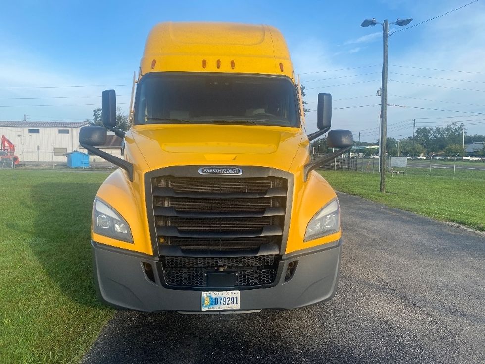 Sleeper Tractor-Heavy Duty Tractors-Freightliner-2022-T12664ST-Ocala-FL-530,767\n\t\tmiles-$ 72,250 - Image 2