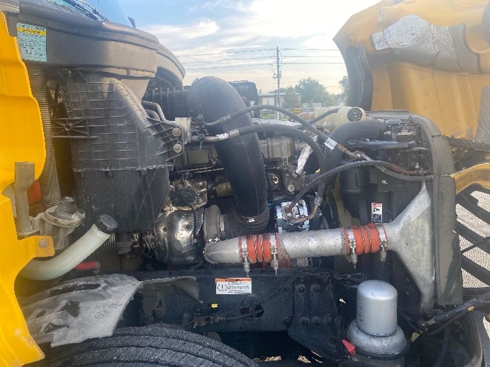 Sleeper Tractor-Heavy Duty Tractors-Freightliner-2022-T12664ST-Ocala-FL-530,767\n\t\tmiles-$ 72,250 - Image 20