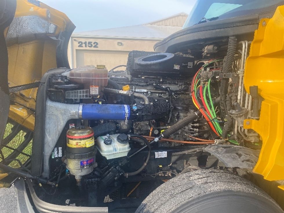 Sleeper Tractor-Heavy Duty Tractors-Freightliner-2022-T12664ST-Ocala-FL-530,767\n\t\tmiles-$ 72,250 - Image 21