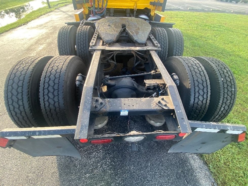 Sleeper Tractor-Heavy Duty Tractors-Freightliner-2022-T12664ST-Ocala-FL-530,767\n\t\tmiles-$ 72,250 - Image 6