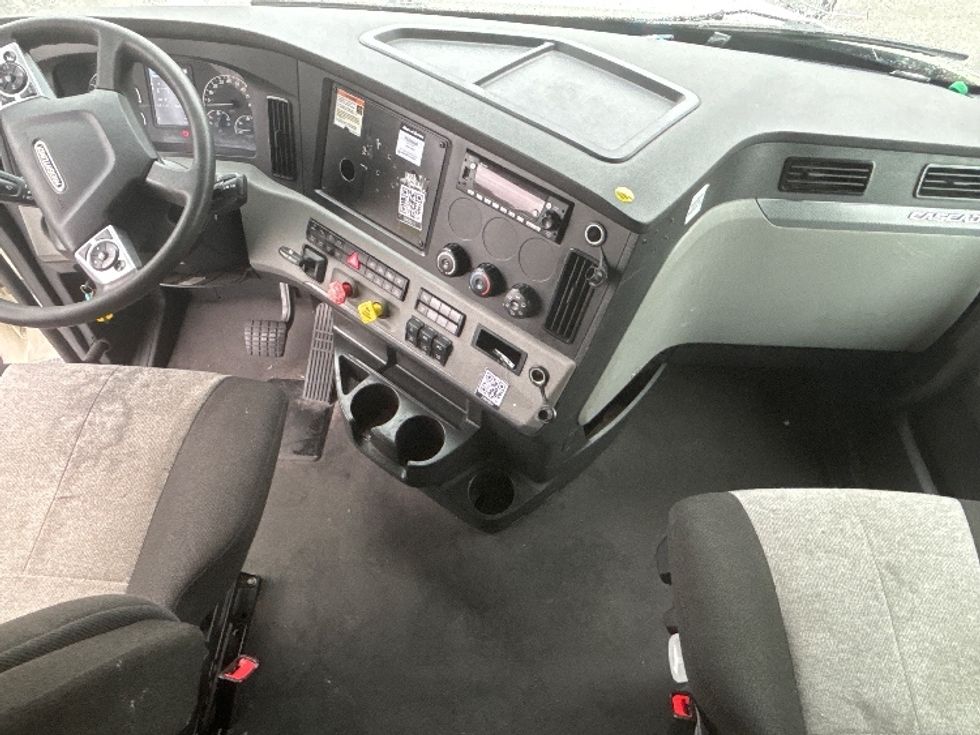 Sleeper Tractor-Heavy Duty Tractors-Freightliner-2022-T12664ST-Ocala-FL-570,353\n\t\tmiles-$ 73,250 - Image 12