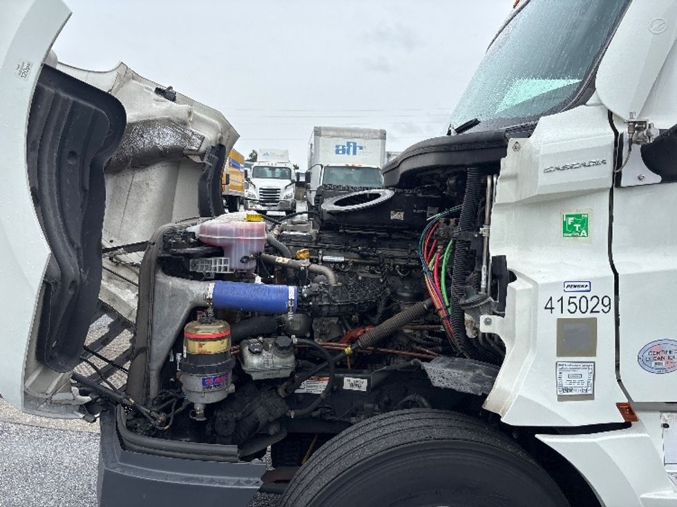 Sleeper Tractor-Heavy Duty Tractors-Freightliner-2022-T12664ST-Ocala-FL-570,353\n\t\tmiles-$ 73,250 - Image 21